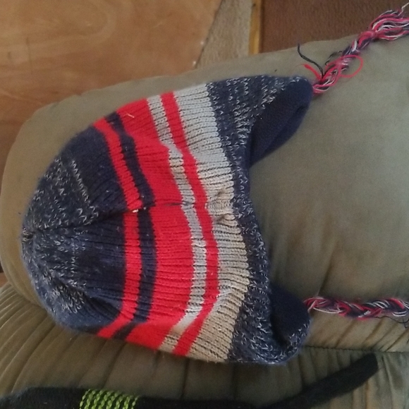 2 winter hats - Picture 5 of 5